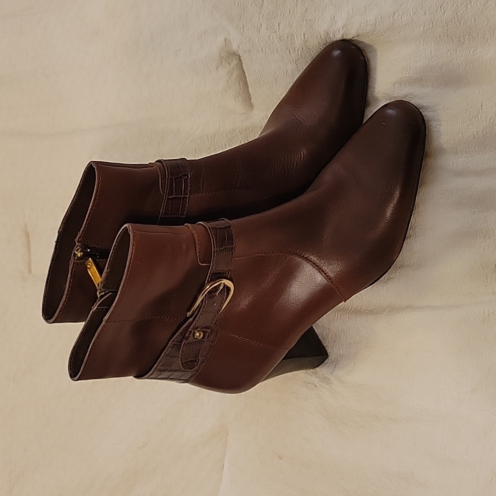 Anne Klein Akgansee brown leather ankle boots size 8.5
